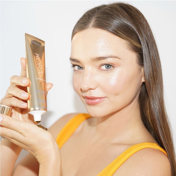 Kora Organics Turmeric Brightening &
Exfoliating Mask 2-in-1 | 100ml - Picture 2 of 7